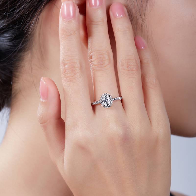 Affordable Luxury蛋形S925银镀白金MoissaniteWomen's Ring1.0ctD级